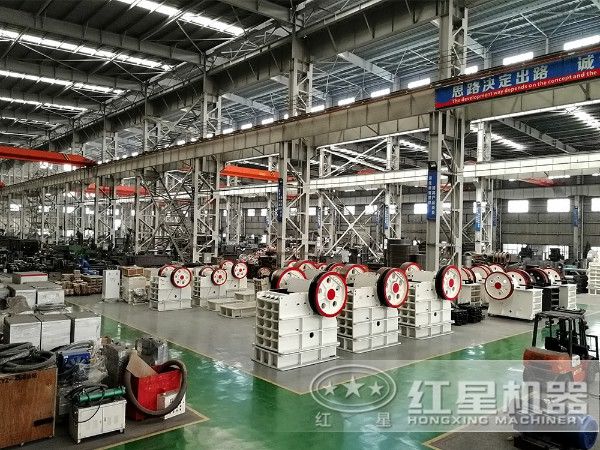 時產50噸，出料0.2-0.3mm的大理石制砂機車間一角